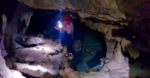 Exploración y Estudio en las Cuevas de España.