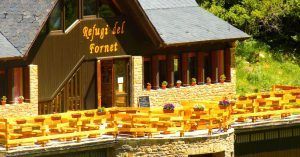 Exterior del Refugio del Fornet, Parque Natural Alt Pirineu, Valle de Bonabe. Alos d Isil, Lérida. Cataluña.