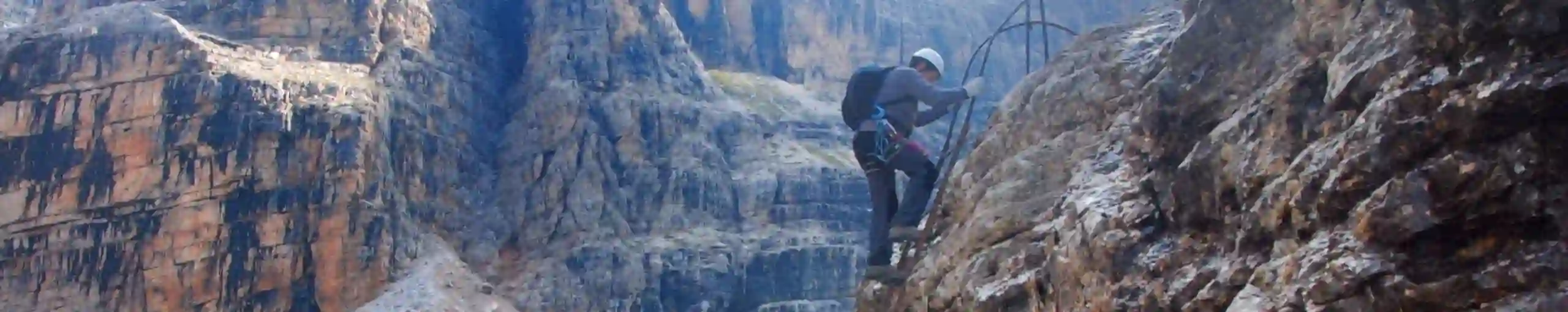Ferrata Camino Sosat. Madona di Campiglio. Trento, Trentino Adigio, Italia.