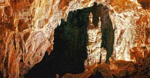 Figuras y Estalagmitas en Grotta Gigante. Trieste, Friuli Venecia Julia. Italia.
