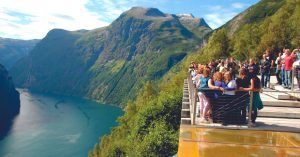 Fiordo de Geiranger desde El Mirador de La Eagle Road, Carretera del Águila. Noruega.
