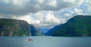 Fiordo Hardanger Hardangerfjord. Noruega.