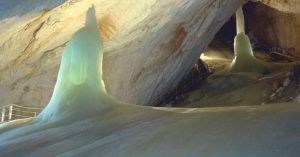 Formaciones de Hielo Cueva Glaciar Eisriesenwelt. Werfen, Salzburgo. Austria.