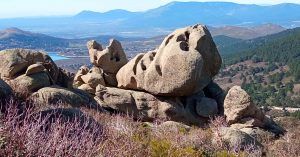 Formaciones de Piedra castigadas por la Erosión. Sierra de Guadarrama. Navacerrada, Madrid.