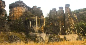 Formaciones Geológicas del los Frailes. Barranco del Reato. Guadalajara.