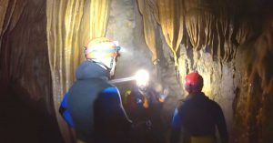 Formaciones Geológicas en el Curso de Aguas de la Cueva de Valporquero. León, Castilla y León.