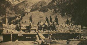 Foto Antigua Construyendo El Refugio de Viadós o Biadós. Parque Natural Poset Maladeta. Guistain, Valle de Chistau. Huesca. Aragón.