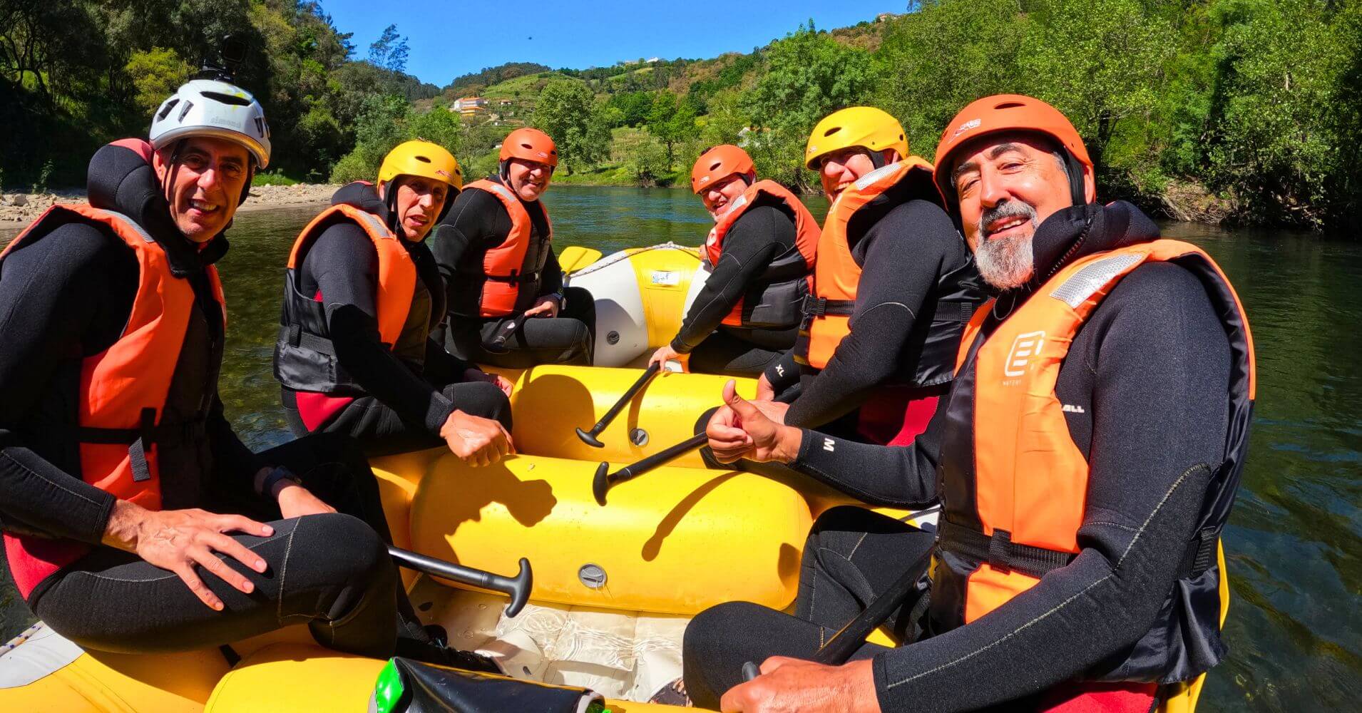 Foto de Grupo en el Rafting del Río Paiva. Geoparque Arouca. Portugal.