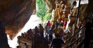 Gente en Cuevas Pak Ou. Laos.