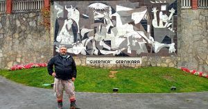 Gernika Lumo. Cuadro de Picasso. Viaje Road Trip País Vasco en Autocaravana.