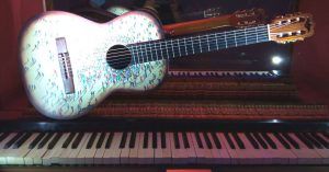 Guitarra Diminutos y Piano. Museo Cromática Toledo.