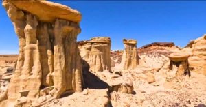 Hoodoos del Valle de los Sueños. Trono Alienígena. Nuevo México.
