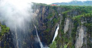 Hotel Fossli y Cascada Voringsfossen. Noruega.