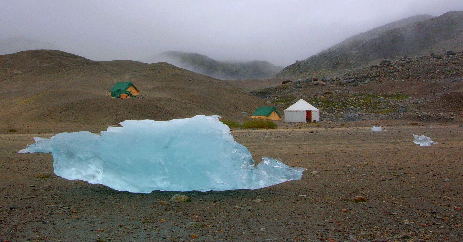 Iceberg en el Campamento del Glaciar Qaleraliq. Groenlandia.
