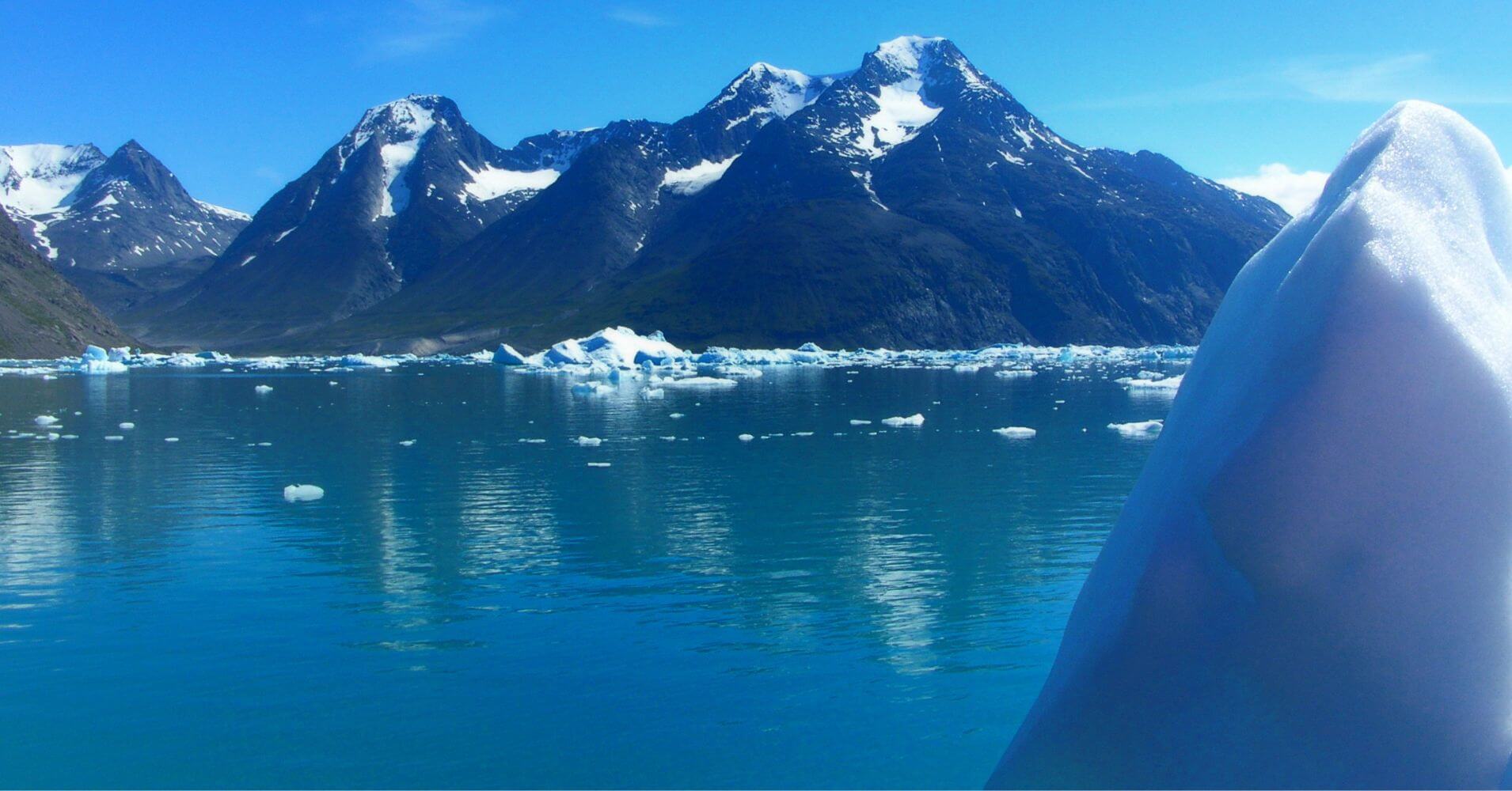 Icerberg y Montañas de Groenelandia.