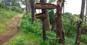 Indicador Faro do Peito. Acampada en Islas Cíes. Pontevedra, Galicia.