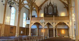 Interior de la Iglesia de Vågan, la Catedral de Lofoten, Kabelvåg. Noruega.