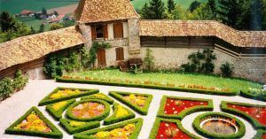 Jardín del Castillo de Gruyères Paraíso Medieval. Cantón de Friburgo. Suiza.