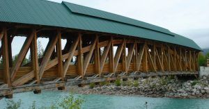Kicking Horse Pedestrian Bridge. Parque Nacional Kootenay, Columbia Británica. Canadá.