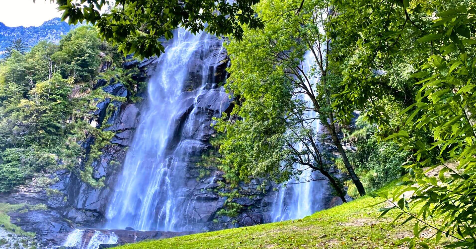 La Cascate dell´Acquafraggia. Borgonuovo, Lombardía, Italia.