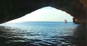 La Cueva Azul Sa Cova Blava. Isla de Cabrera, Islas Baleares.
