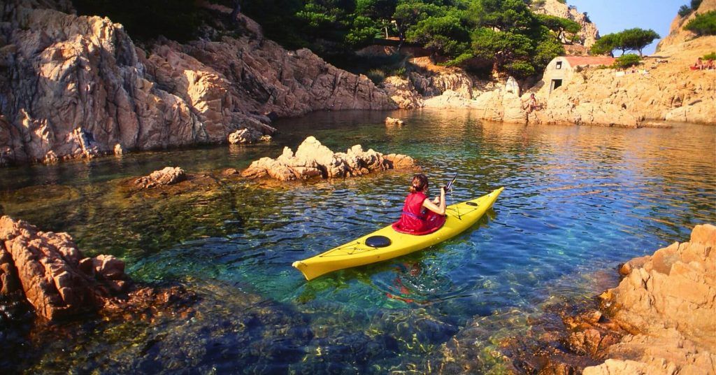 La Cueva d’ en Gispert en Kayak desde Tamariu. Costa Brava, Gerona.