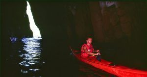 La Cueva d’ en Gispert en Kayak en Tamariu. Costa Brava. Gerona.