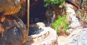 La Cueva del Moro, Sa Cova des Moro. Isla de Dragonera. Islas Baleares.