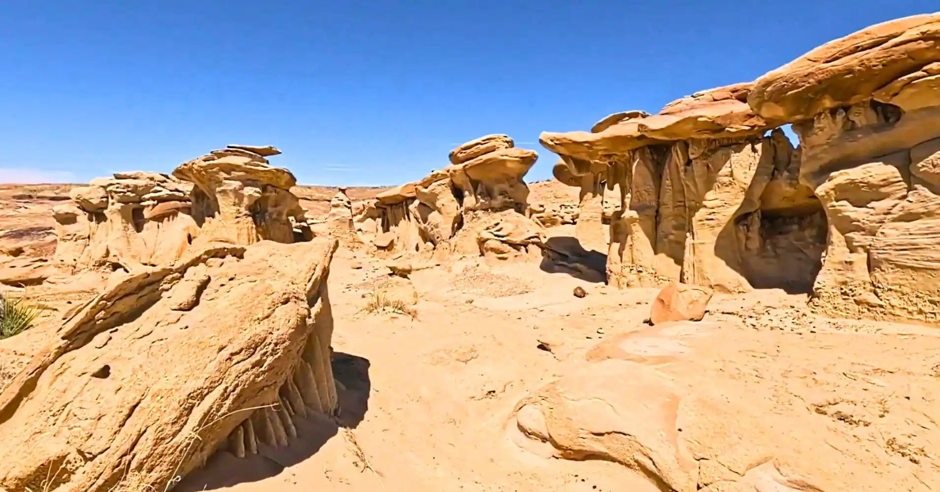 Laberinto de Hoodoos y Badlands del Valle de los Sueños. Laberinto de Hoodoos y Badlands del Valle de los Sueños.