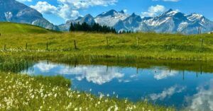 Lago Alpino en Wispile. Gstaad. Saanen en Suiza.