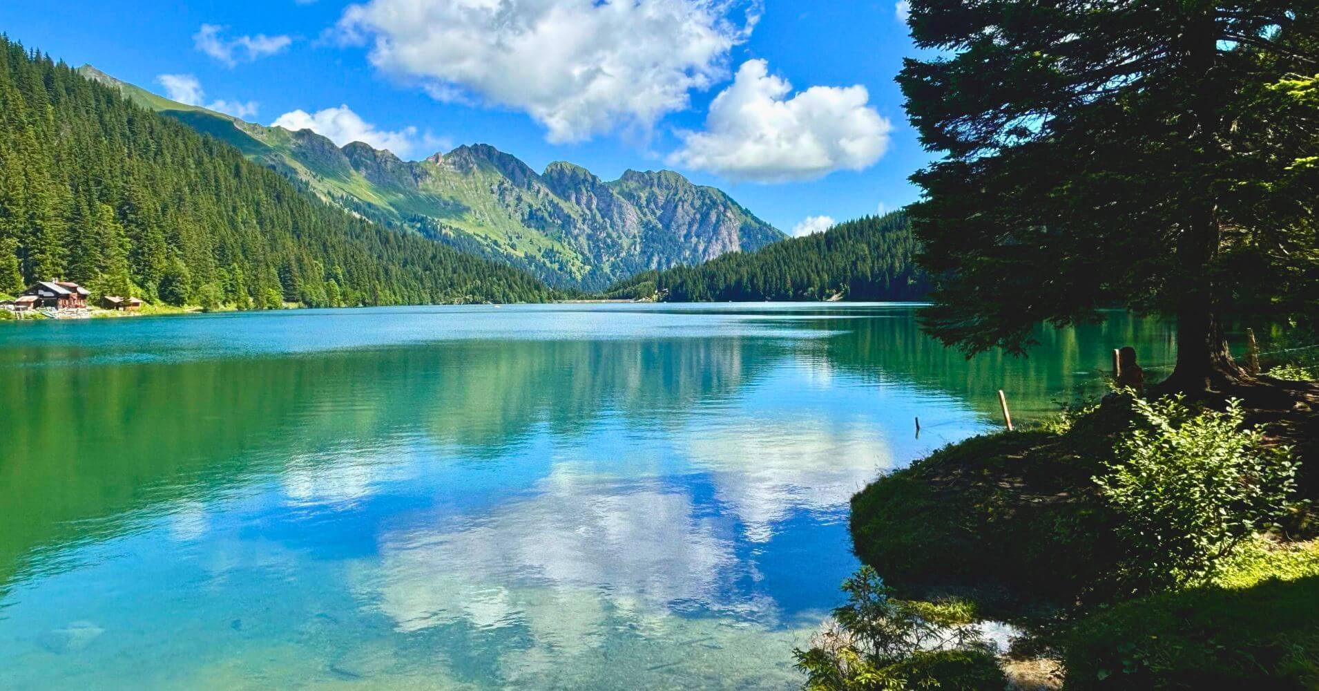 Lago Arnensee en Gstaad. Suiza.