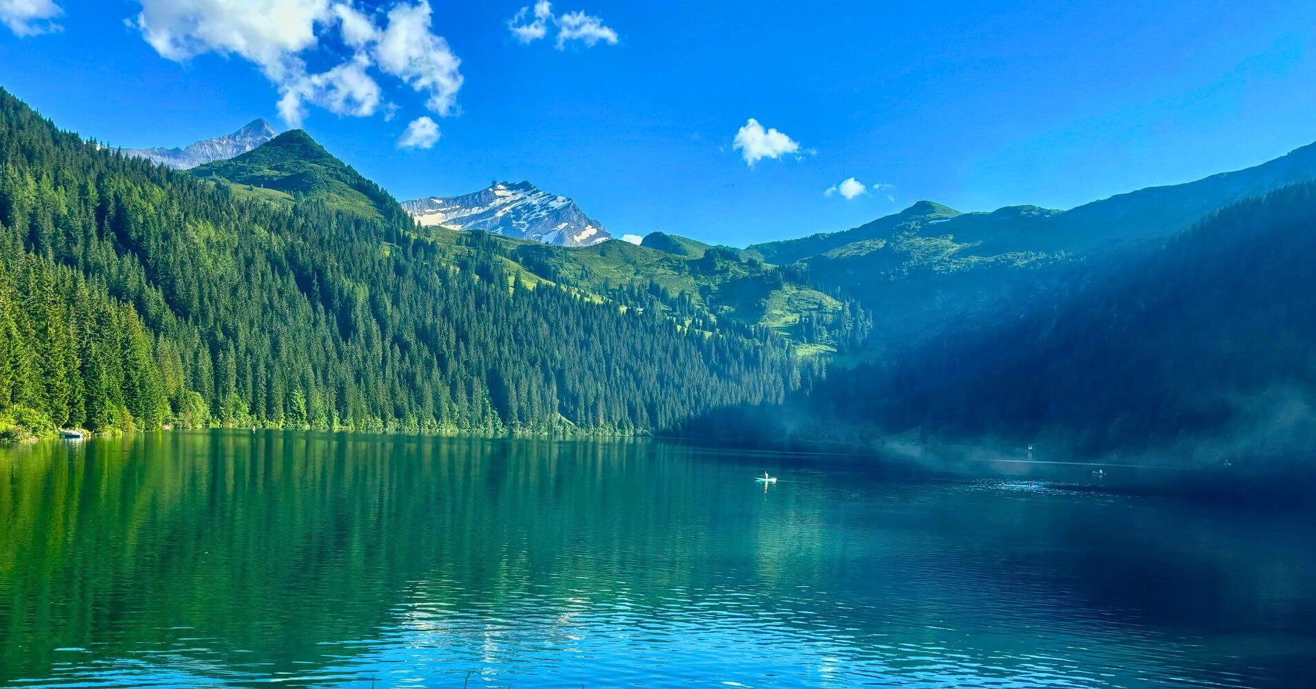Lago Arnensee, Gstaad. Saanen. Suiza.