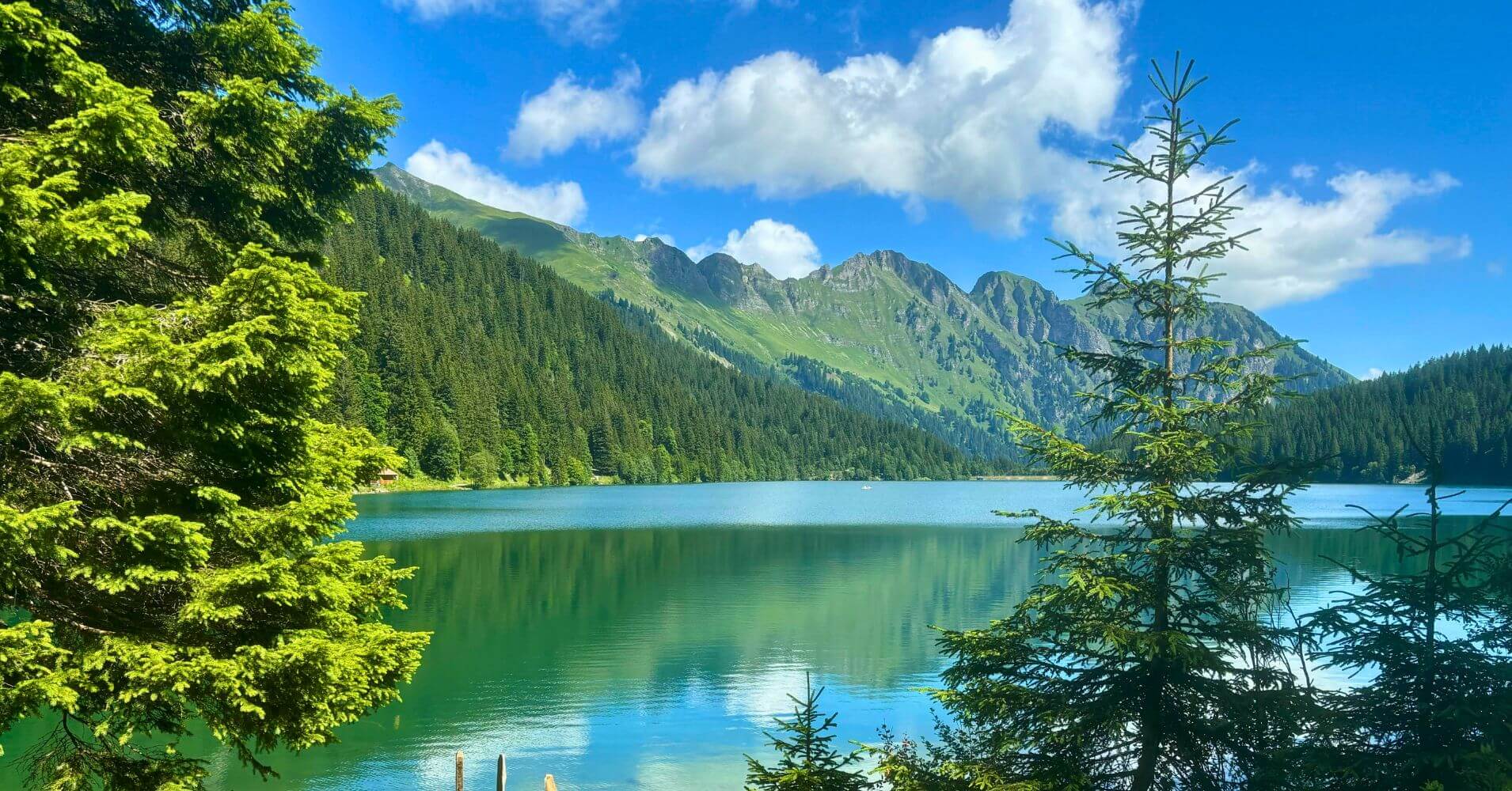 Lago Arnensee Gsteig Bei Gstaad. Suiza.