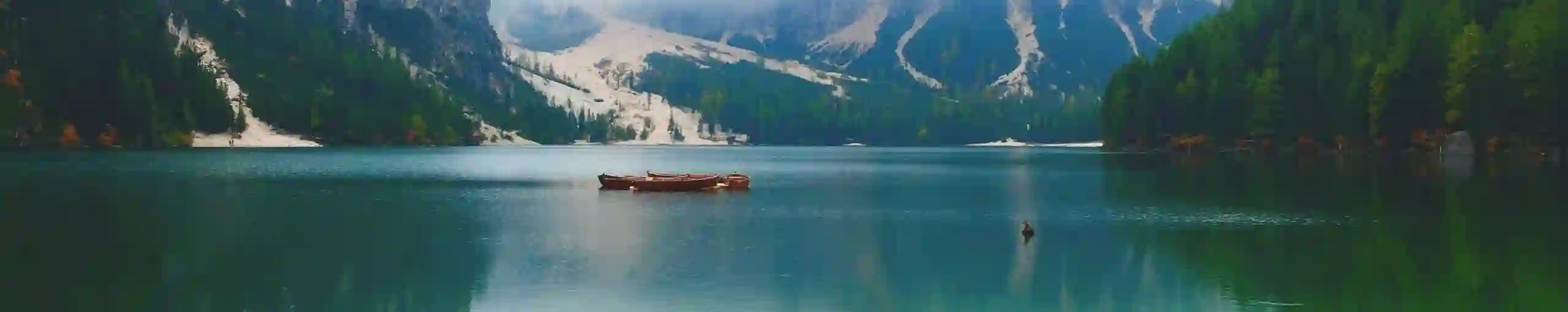 Lago di Braies. Alpes Dolomitas. Bolzano, Trentino Alto Adigio. Italia.