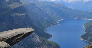 Lago Ringedalsvatnet. Trolltunga, Odda. Vestland. Noruega.