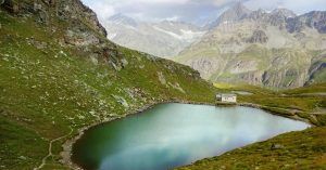 Lago Schwarzsee. Matterhorn Glacier Trail. Sendero de los Glaciares. Zermatt, Suiza.