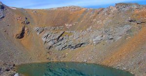 Laguna Glaciar de la Caldera. Parque Nacional de Sierra Nevada. Granada, Andalucía.