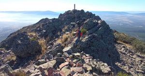 Llegando a la Cumbre del Pico Peñafiel. San Pablo de Los Montes. Toledo.
