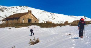 Llegando a la Ermita de las Nieves. Guijo de Santa Bárbara. Cáceres. Extremadura.