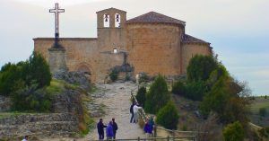 Llegando a la Ermita de San Frutos. Parque Natural Hoces del Río Duratón. Sepúlveda. Segovia. Castilla y León.