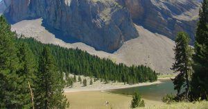 Llegando al Ibón de Plan o Basa de la Mora. Saravillo. Huesca. Aragón.