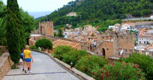 Localidad de Capdepera desde el Castillo de Capdepera, Isla de Palma de Mallorca. Islas Baleares.