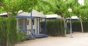 Los Bungalows del Camping La Marina Resort. La Marina. Elche. Alicante, Comunidad Valenciana. España.