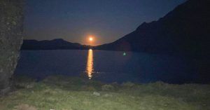 Luna Llena en Laguna de los Caballeros. Sierra de Gredos. Ávila, Castilla y León.