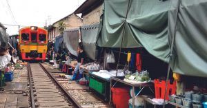 Mercado del Tren de Mae Klong. Tailandia.