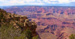 Mirador desde el Borde del Parque Nacional del Gran Cañón del Colorado. Arizona, Estados Unidos.