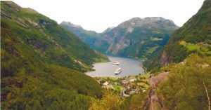 Mirador Flydalsjuvet. Ruta de Senderismo del Fiordo de Geiranger. Noruega.