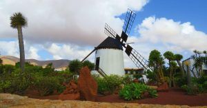 Molinos de Viento de la Isla de Fuerteventura. Islas Canarias.