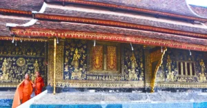 Monjes de los Templos Budistas de Luang Prabang. Laos.