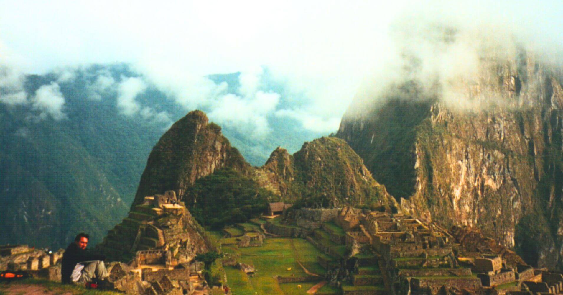 Montaña Joven de la Ciudad Inca de Machu Picchu. Perú.